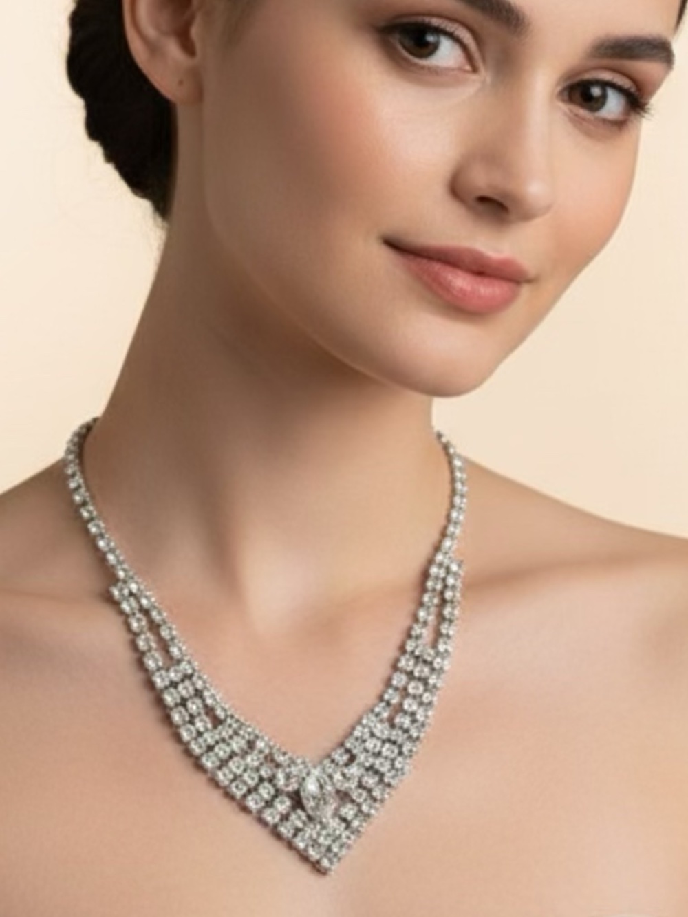 Gorgeous 1950’s Rhinestone Bib Necklace Silver Tone